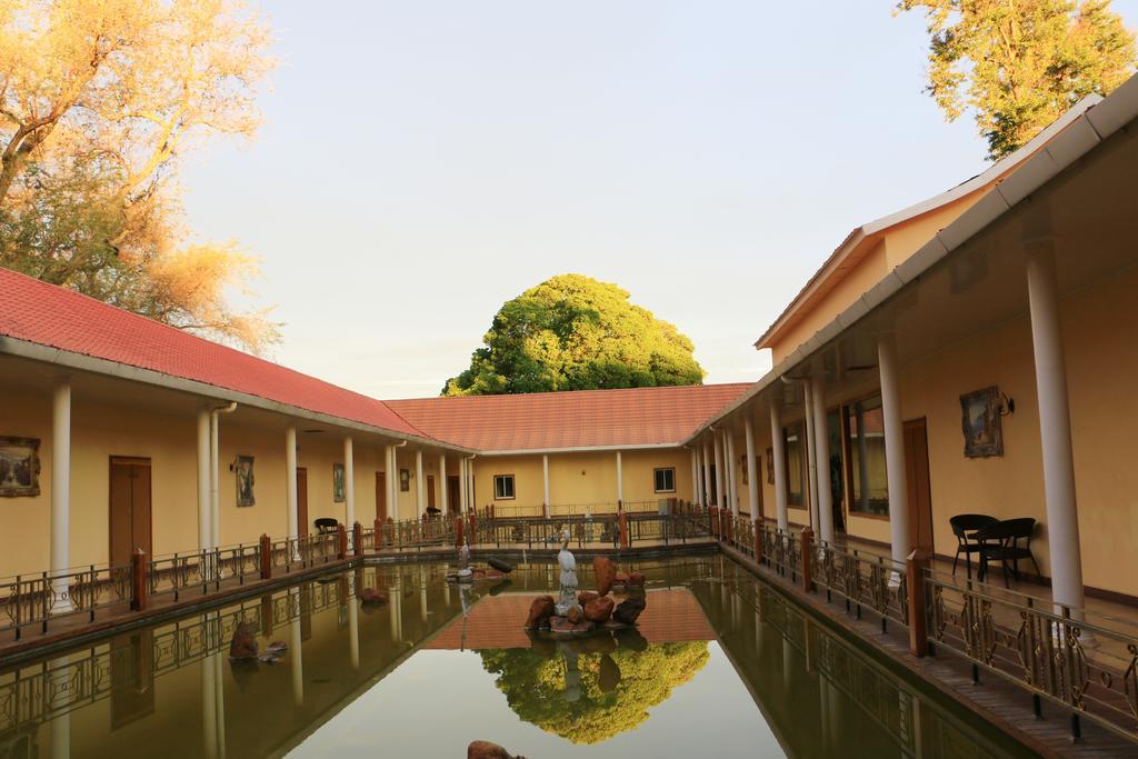 Oriental Swan Hotel Livingstone Bagian luar foto