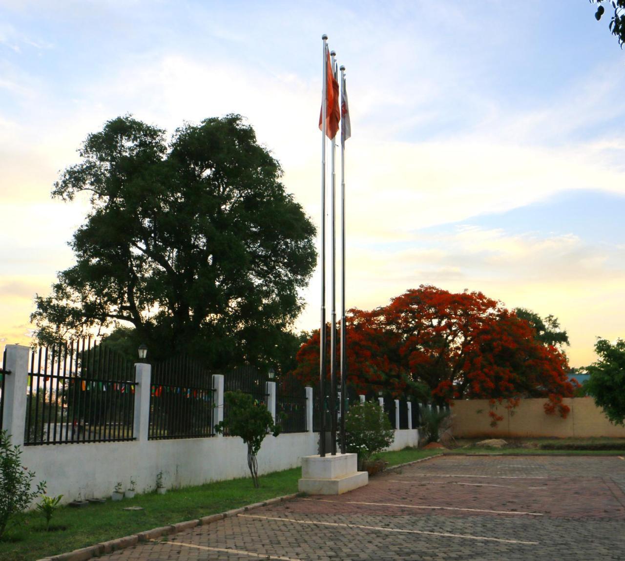 Oriental Swan Hotel Livingstone Bagian luar foto