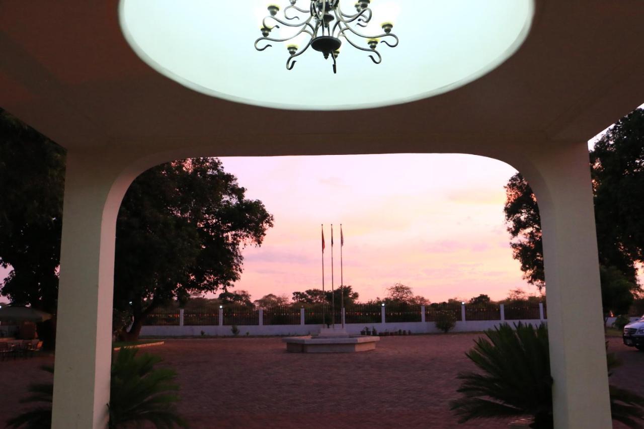 Oriental Swan Hotel Livingstone Bagian luar foto